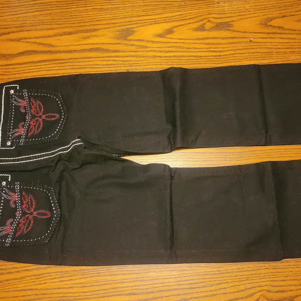 Elegant Black Jeans with Red Embroidery - Picture 2 of 6